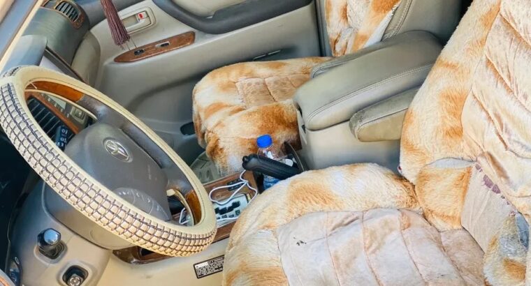 سيارات موجوده بالجزائر سيارةتويوتا لاند كروزور2004