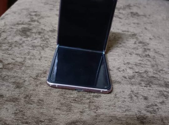 موبايلات مستعملة للبيع موبايل Galaxy z Flip 5G