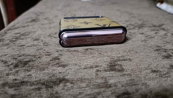 موبايلات مستعملة للبيع موبايل Galaxy z Flip 5G