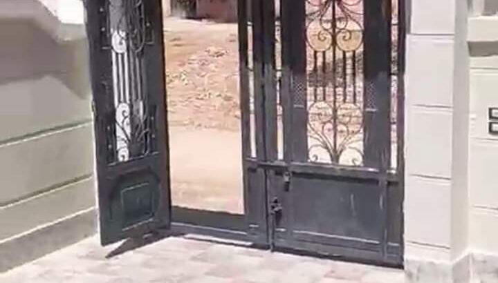 فيلا للبيع بمرسي مطروح شارع الامام مالك مساحة 300م