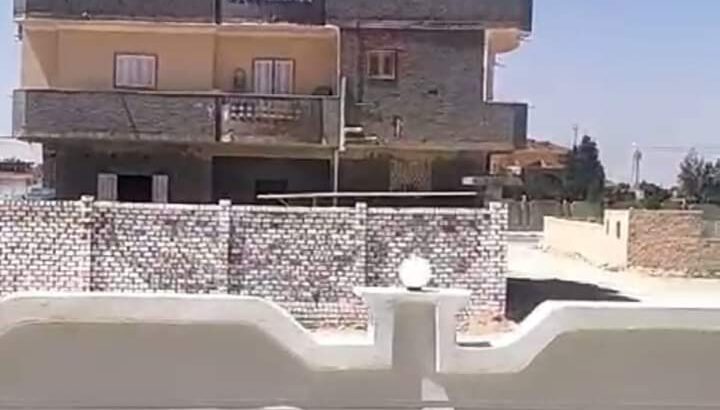 فيلا للبيع بمرسي مطروح شارع الامام مالك مساحة 300م