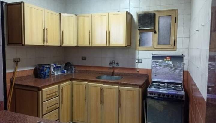 شقة للايجار اليومى صف اول بحر بأرقى مواقع المندره