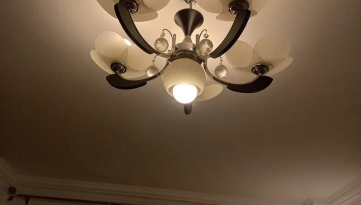 2 نجفة 2 ابليك نجفة 6 لمبة يوجد2 و2 ابليك بيع وحده