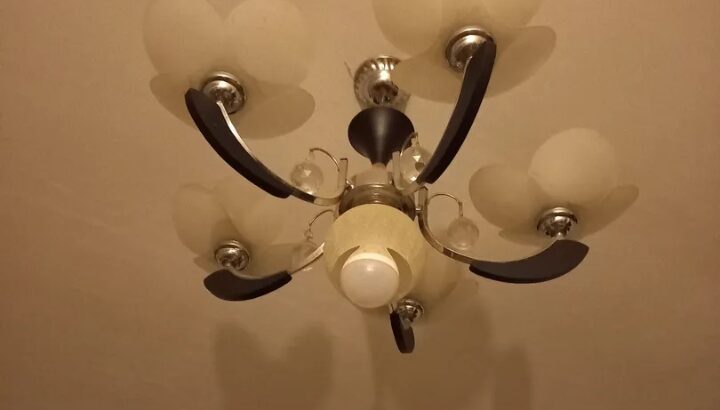 2 نجفة 2 ابليك نجفة 6 لمبة يوجد2 و2 ابليك بيع وحده