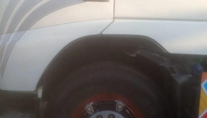 قلاب فولفو 2010 شركة بحالة ممتازة على وضعها متفكش