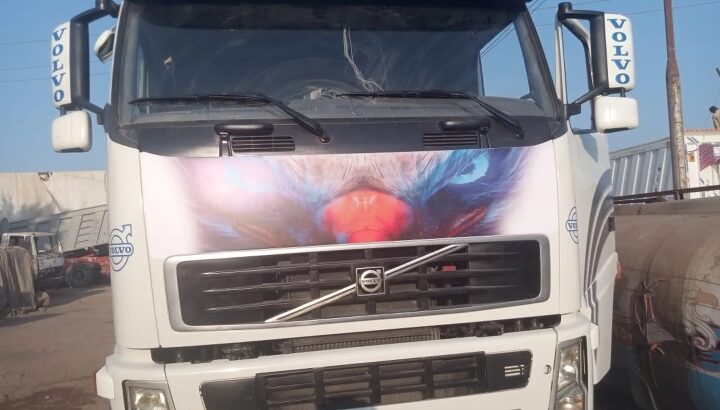 قلاب فولفو 2010 شركة بحالة ممتازة على وضعها متفكش