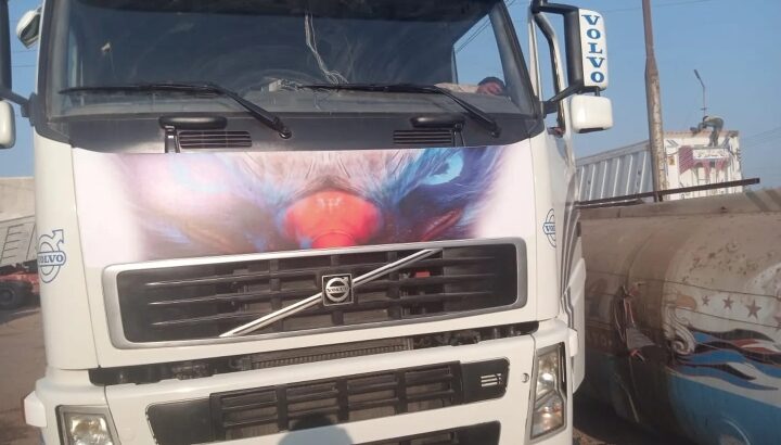 قلاب فولفو 2010 شركة بحالة ممتازة على وضعها متفكش