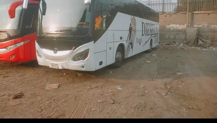 اتوبيس مستعمل للبيع مرسيدس 600مودل 2011 رخصة سنة.