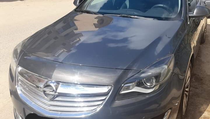 عربية مستعملة للبيع اوبل انسيجنيا موديل ٢٠١٤ ممتاز
