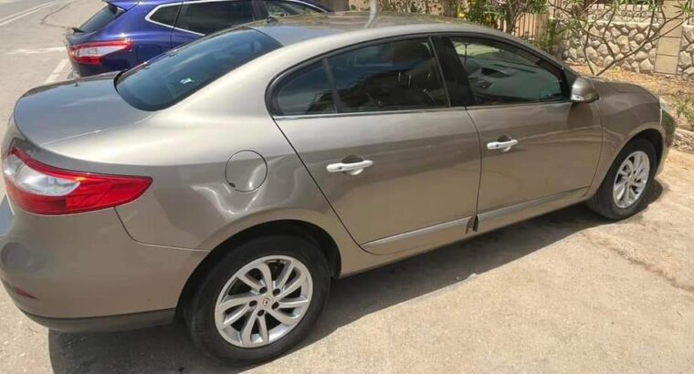 رينو فلوانس موديل 2015 عداد ١١٥٠٠٠ صيانه توكيل