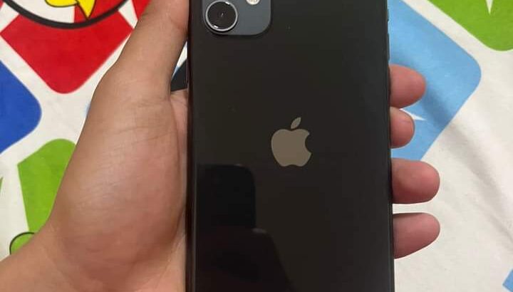 ايفون ١١ مساحه ١٢٨ بطاريه ٨٧ ممتاز جدا وعملى