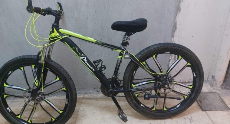 عجلة فانتوم بحالة ممتازة للبيع بالمنيا للبيع مقاس٢٦مناسب