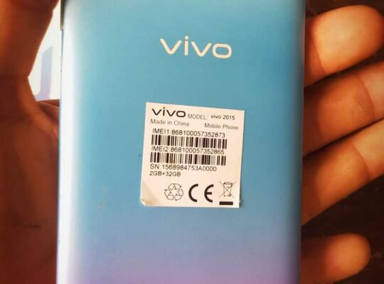 موبايل Vivo y1s مساحه 32 ومعاه كرتونته