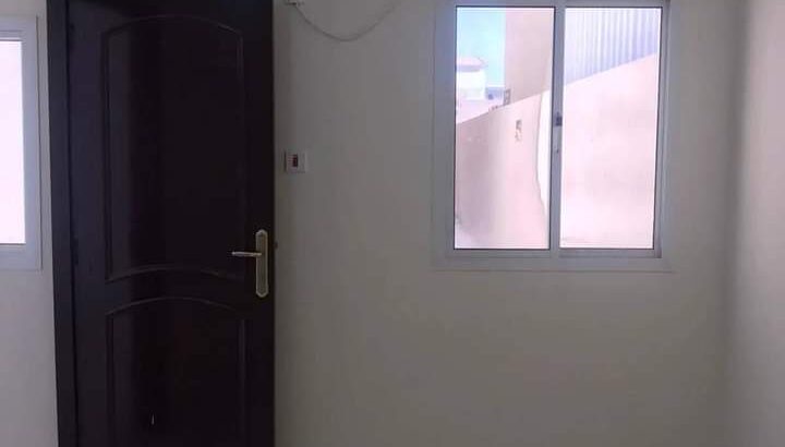 غرفة وصـالـة مع مطبخ وحمام شامل مع مكيفات