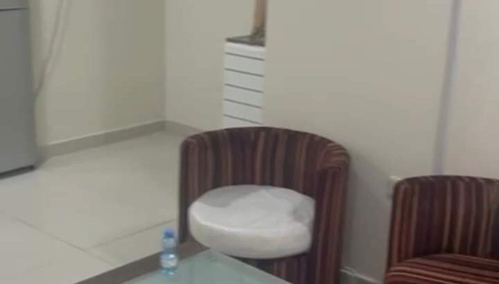 استديو مفروش للأيجار غرفه وحمام ومطبخ مفتوح