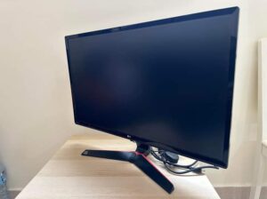 شاشه LG Monitor 27 للبيع الفورى