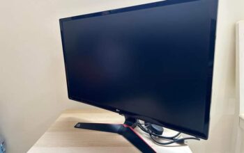 شاشه LG Monitor 27 للبيع الفورى