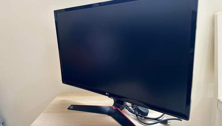 شاشه LG Monitor 27 للبيع الفورى