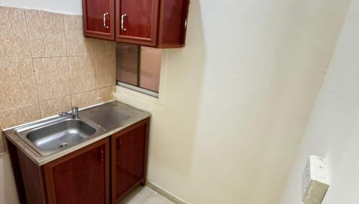 شقه للايجار بدون عمولة استديو طابق اول