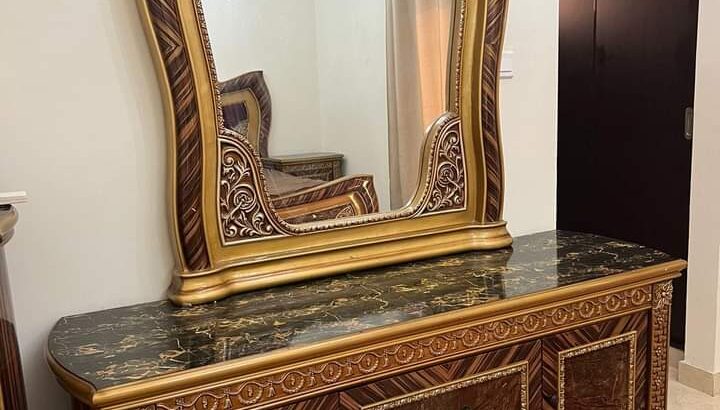 غرفة نوم بحالة ممتازة جدا