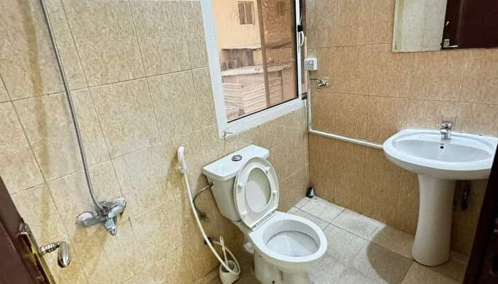 شقه للايجار بدون عمولة استديو طابق اول