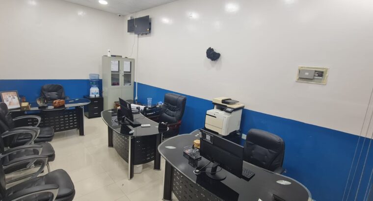 أثاث مكتبي للبيع في مدينة خورفكان للبيع