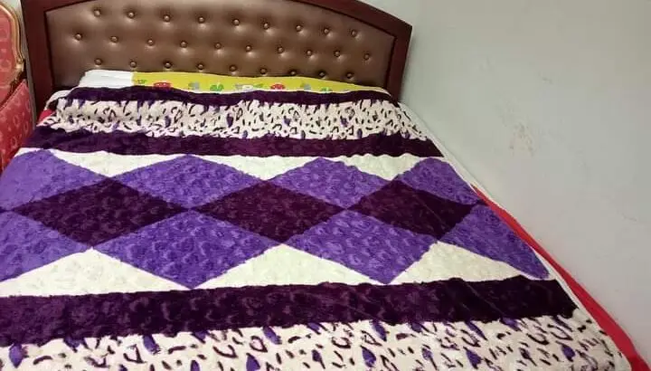 غرفه نوم كبيره  سرير ٢×٢ مع المرتبه للبيع