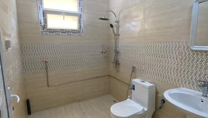 للإيجار شقة نظامية تاني ساكن في عين خالد