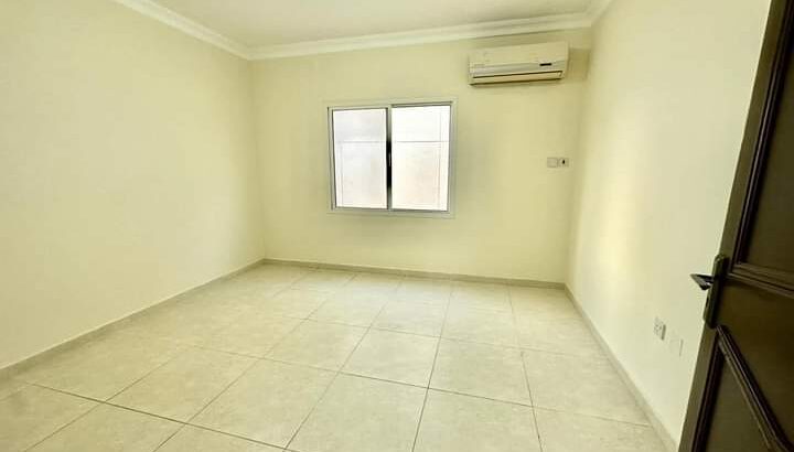 شقة غرفة و صالة للايجار ذات مساحات واسعة