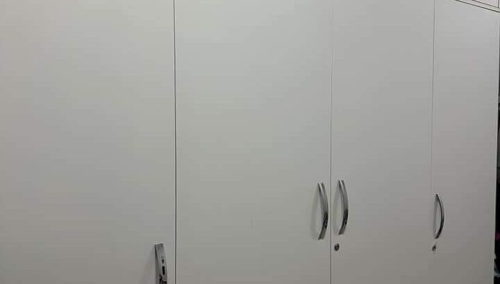 فرش منزل نظيف للبيع مستعجل بالشارقة