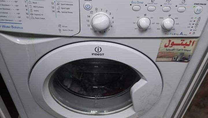 فرش منزل نظيف للبيع مستعجل بالشارقة