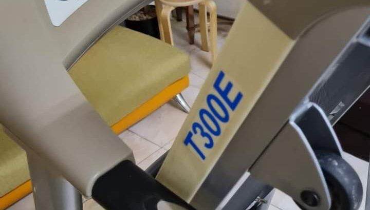 جهاز سير رياضي في نظام مستويات الارتفاع الجبل