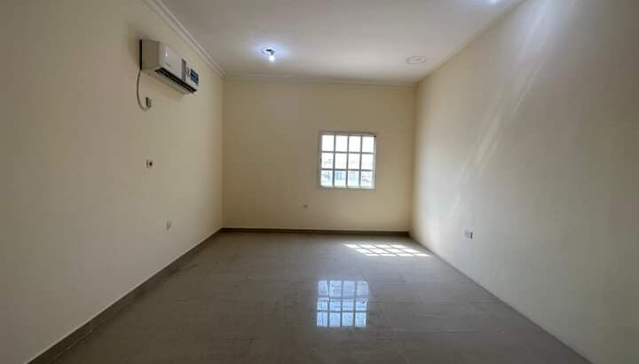 للايجار في الدحيل لعبيب  غرفتين وصالة كبيرة