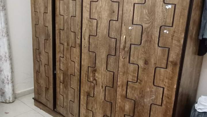 للبيع غرفة نوم وانتريه بحالة ممتازة