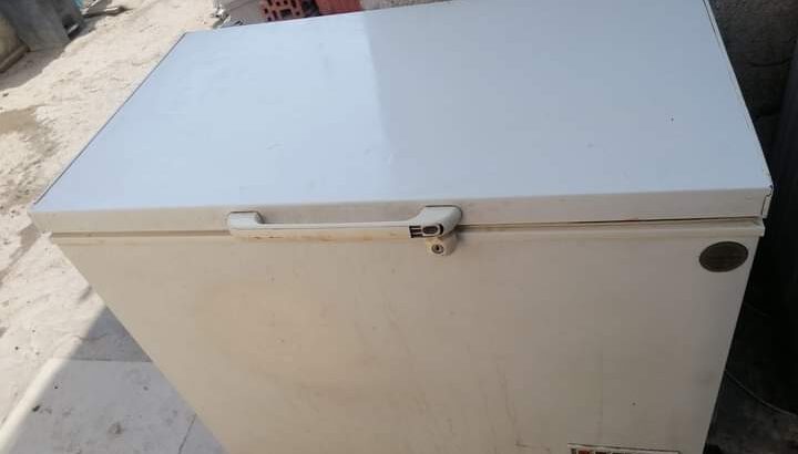 فريزر للبيع بحاله جيده جدا يوجد توصيل