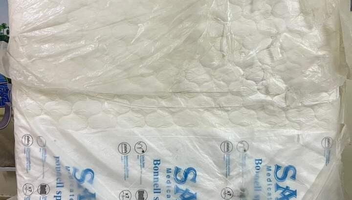 للبيع مرتبة طبية جديدة وبسست عرض 150 وطول 200