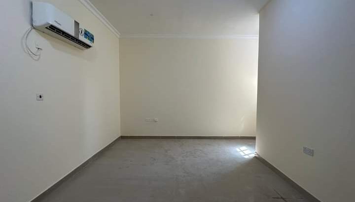 للايجار في الدحيل لعبيب  غرفتين وصالة كبيرة