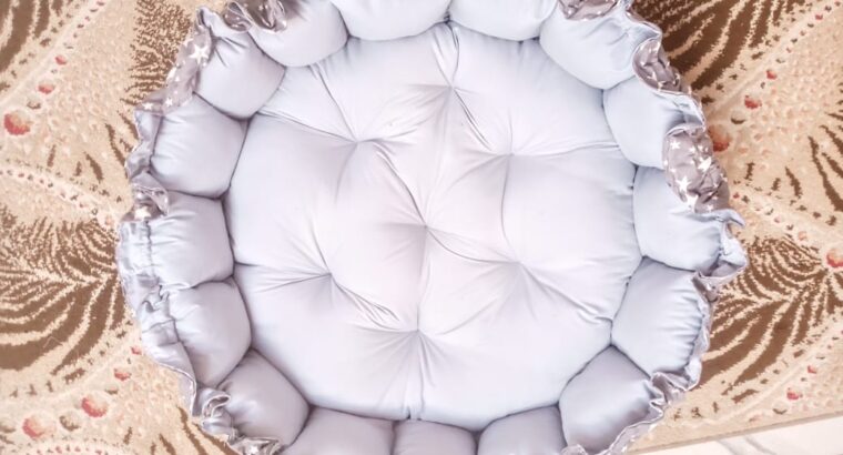 بيبي نيست مدور الحجم الكبير مع ناموسية