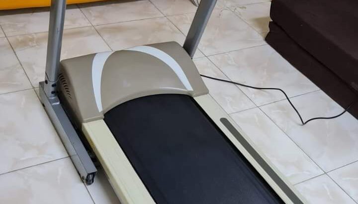 جهاز سير رياضي في نظام مستويات الارتفاع الجبل