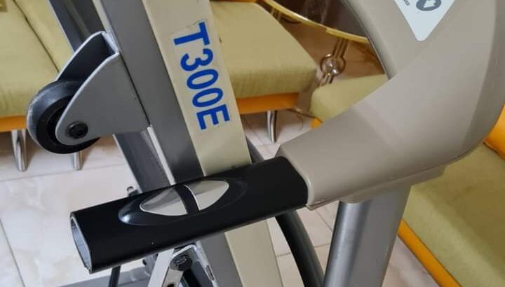 جهاز سير رياضي في نظام مستويات الارتفاع الجبل