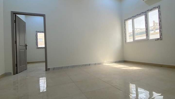 للإيجار شقة نظامية تاني ساكن في عين خالد