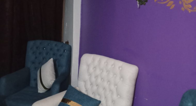 شقه للبيع غرفتين وصاله ومطبخ وحمام متشطبه