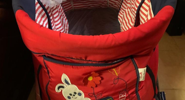 سرير اطفال مريح للنوم ويستعمل هزاز