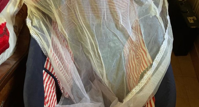 سرير اطفال مريح للنوم ويستعمل هزاز