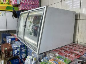فريزر للبيع بحاله ممتازه للعرض او التخزين