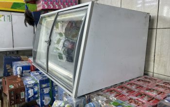 فريزر للبيع بحاله ممتازه للعرض او التخزين