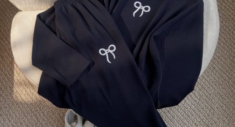 سوت قطعتين مطبوع عمليه جداً 🖤تقدرى تستخدمى ك