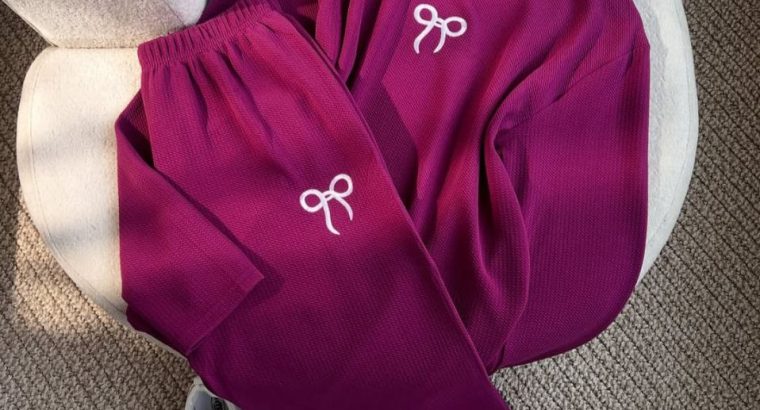 سوت قطعتين مطبوع عمليه جداً 🖤تقدرى تستخدمى ك