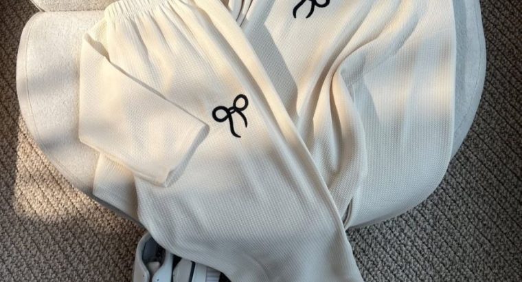 سوت قطعتين مطبوع عمليه جداً 🖤تقدرى تستخدمى ك